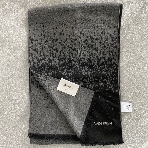 Calvin Klein Super-soft Scarf - Picture 1 of 4